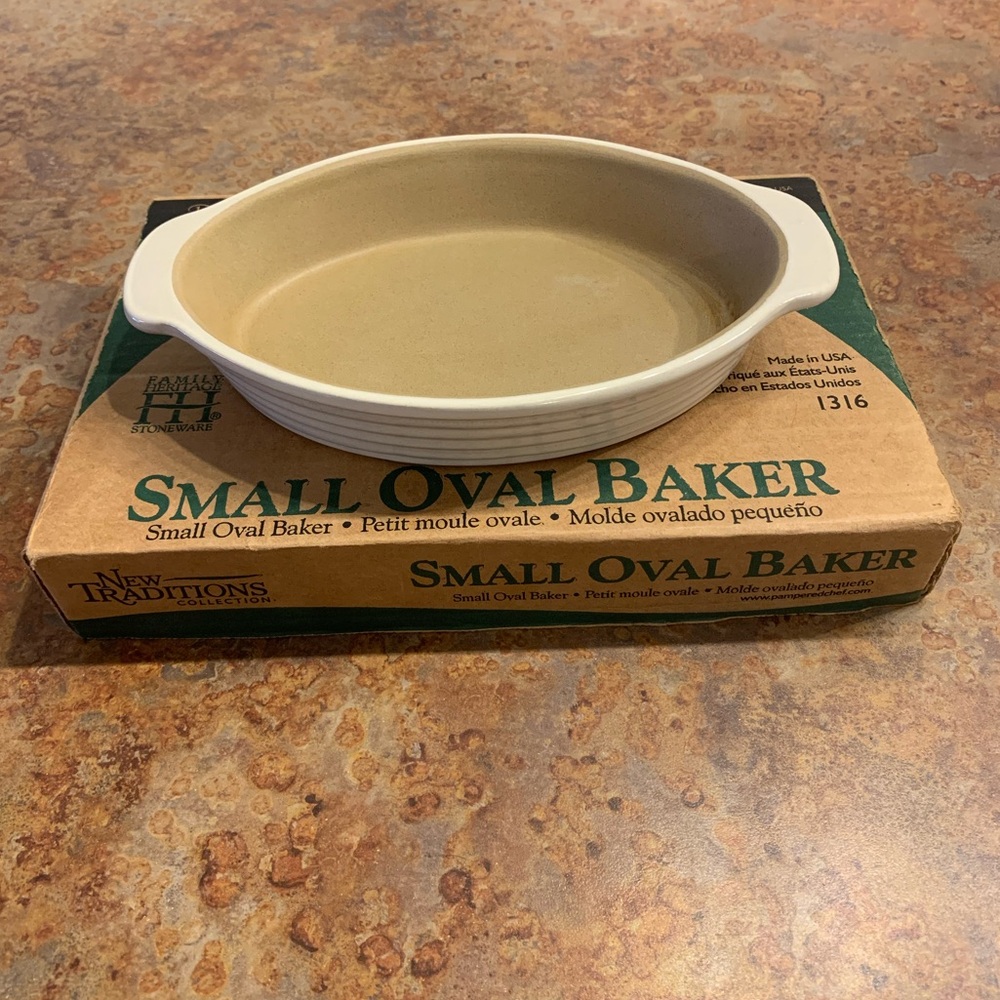 Pampered Chef Small Oval Baker - Cream Colored Ceramic